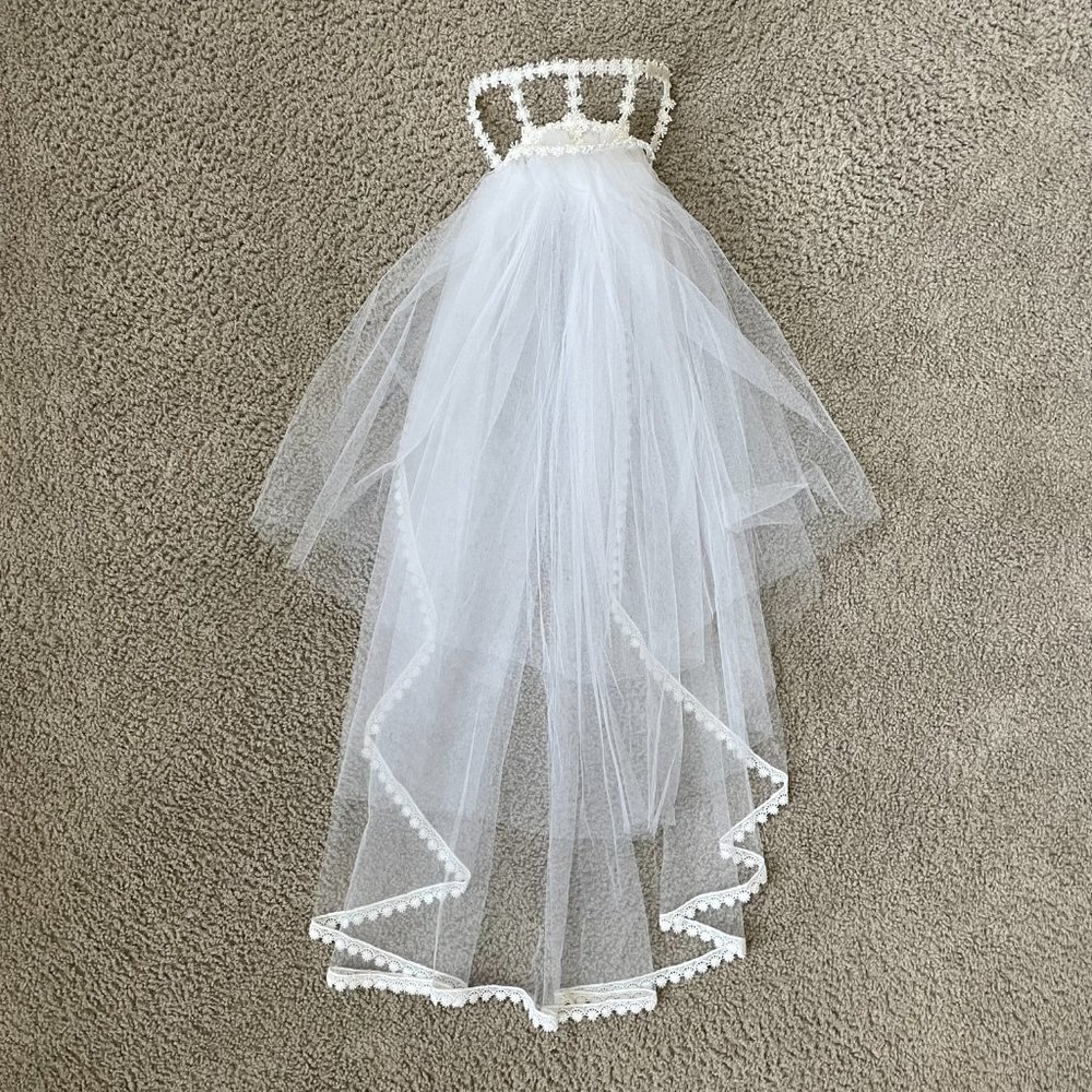 Vintage Lace Wedding Gown and Veil - Picture 7 of 15